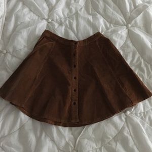 BRANDY MELVILLE BUTTON SKIRT ASO TAYLOR SWIFT